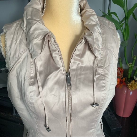 CABI REVERSIBLE CREAM SATEEN/FUZZY ZIP UP VEST SIZE M - Picture 4 of 11